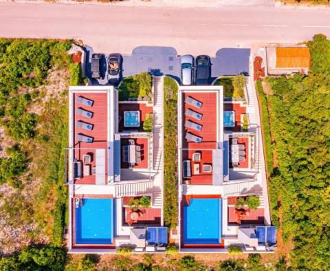 Vente groupée de deux villas modernes de luxe à Korčula à 50 mètres de la mer - pic 5