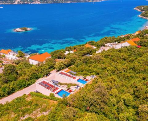 Vente groupée de deux villas modernes de luxe à Korčula à 50 mètres de la mer - pic 2