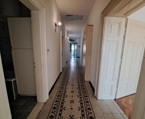 Egy osztrák-magyar villa teljes emelete külön bejárattal, két terasszal és kerttel Abbáziában - pic 14