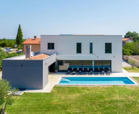 Impressionnante villa moderne dans le quartier de Rabac-Labin 