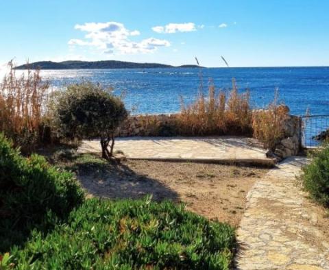 Villa en bord de mer dans un superbe emplacement sur l'île romantique de Vis - pic 29