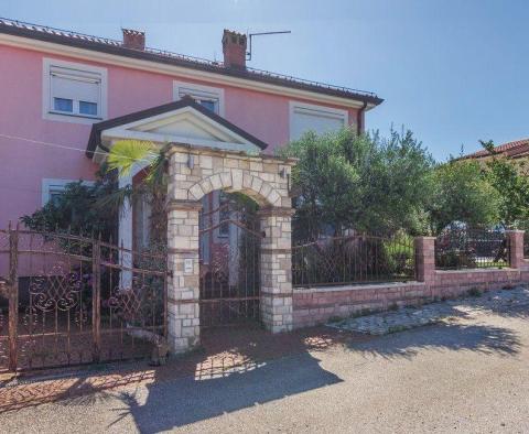 Property with 3 apartments in Umag area - pic 3
