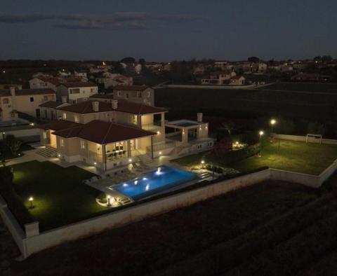 Belle villa de luxe avec piscine à Kastelir, région de Porec - pic 10