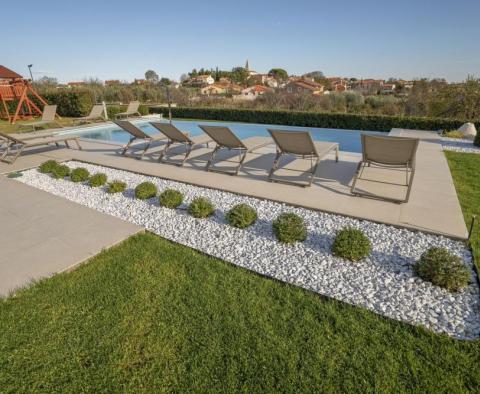 Gyönyörű luxus villa medencével Kastelirben, Porec környékén - pic 37