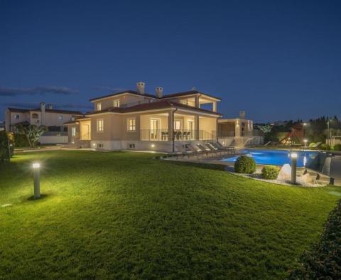 Belle villa de luxe avec piscine à Kastelir, région de Porec - pic 45
