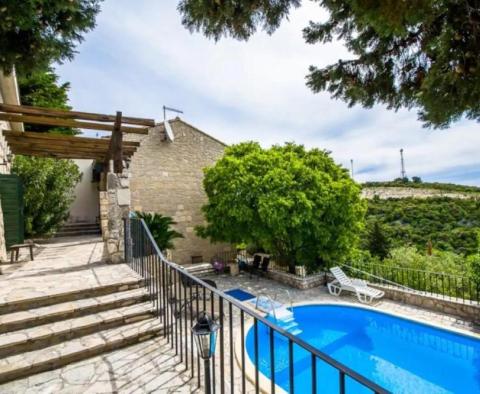 Belle villa dalmate en pierre avec piscine et vue sur la mer dans la région de Klek - pic 3