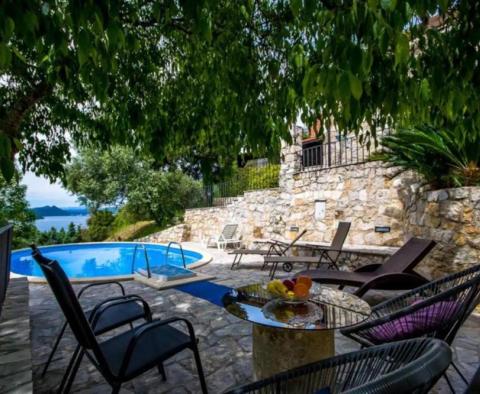 Belle villa dalmate en pierre avec piscine et vue sur la mer dans la région de Klek - pic 11