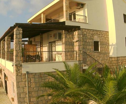 Hervorragendes Apartmenthaus auf der Insel Solta, 150 Meter vom Meer entfernt - foto 23