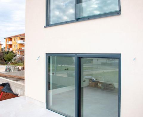 Modern villetta in Novigrad, 800 meters from the sea, with sea views - pic 12