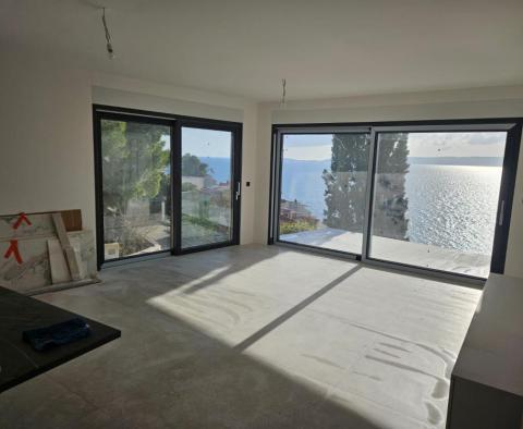 Új, modern apartman lenyűgöző kilátással a tengerre a Ciovo-félszigeten - pic 3
