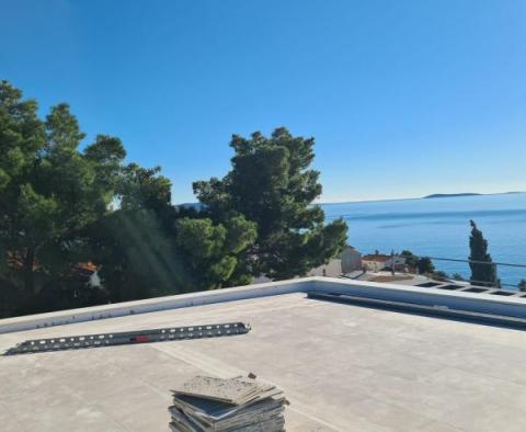 Új, modern apartman lenyűgöző kilátással a tengerre a Ciovo-félszigeten - pic 14