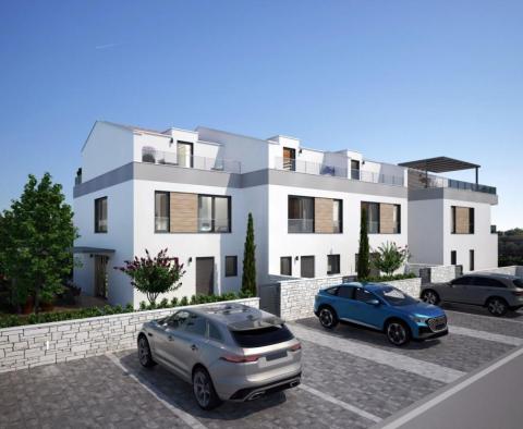 Modern terraced house 2 km from the sea in a new complex - pic 4