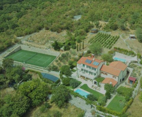 Fantastyczna posiadłość w Bribir, Vinodolska Općina na 4646 mkw. gruntu z terenem tenisowym i basenem - pic 3