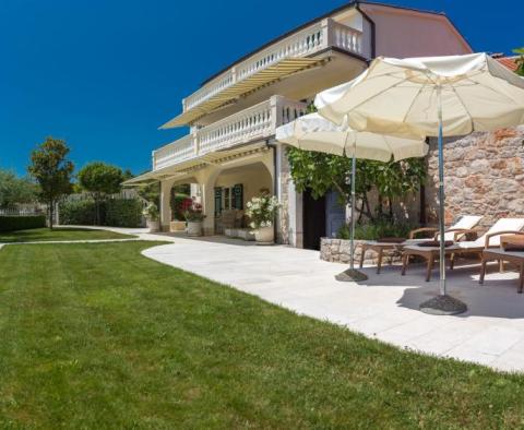 Фантастическое поместье в Брибире, Винодолска Опчина, площадью 4646 кв.м. земли, с теннисным кортом и бассейном - фото 6