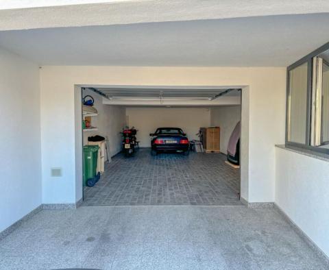 Penthouse + Apartment in einem Neubau in Meeresnähe mit Aussicht, Garagen-Paketverkauf in Dramalj - foto 36