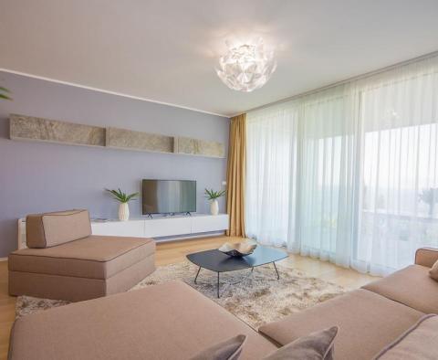 Új luxuslakás Opatija központjában, 150 méterre a tengertől, rezidencia medencével - pic 4