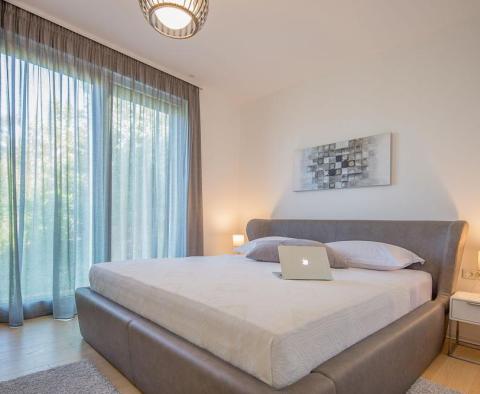 Nový luxusní apartmán v centru Opatije, 150 metrů od moře, rezidence s bazénem - pic 7