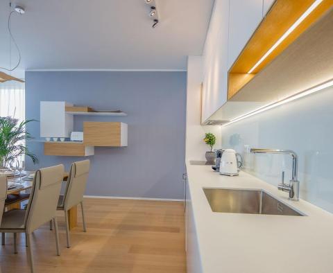 Новая роскошная квартира в центре Опатии, в 150 метрах от моря, резиденция с бассейном - фото 10