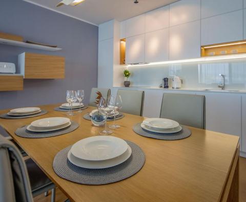 Nový luxusní apartmán v centru Opatije, 150 metrů od moře, rezidence s bazénem - pic 11