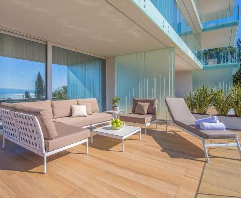 Nový luxusní apartmán v centru Opatije, 150 metrů od moře, rezidence s bazénem - pic 17