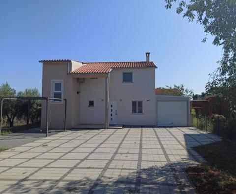 Furnished family house with a garage in a quiet location, Busoler, Pula - pic 2