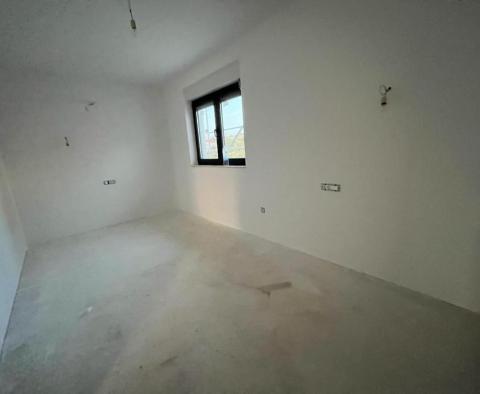 Prostorné apartmány v nové rezidenci v Rogoznici - pic 9