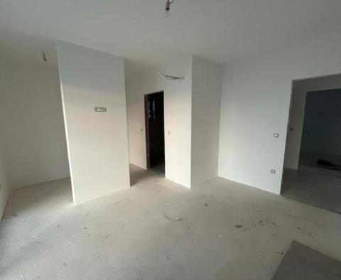 Prostorné apartmány v nové rezidenci v Rogoznici - pic 11