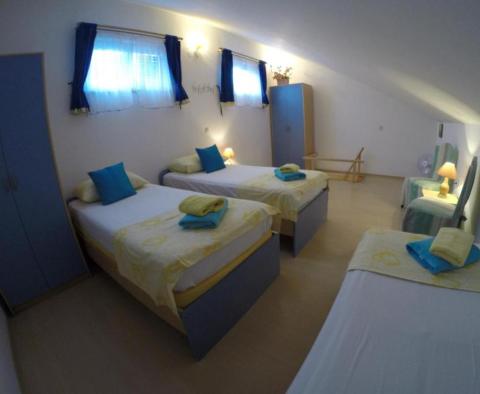 Appartement avec piscine à Ciovo près de Trogir à vendre, à 20 mètres de la plage - pic 9