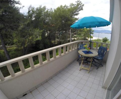 Apart-Haus mit Pool auf Ciovo in der Nähe von Trogir zu verkaufen, 20 Meter vom Strand entfernt - foto 11