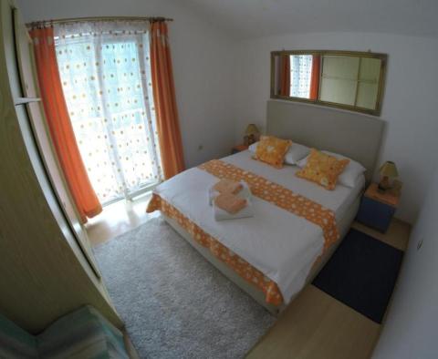 Appartement avec piscine à Ciovo près de Trogir à vendre, à 20 mètres de la plage - pic 12