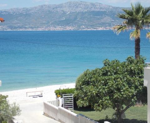 Appartement avec piscine à Ciovo près de Trogir à vendre, à 20 mètres de la plage 