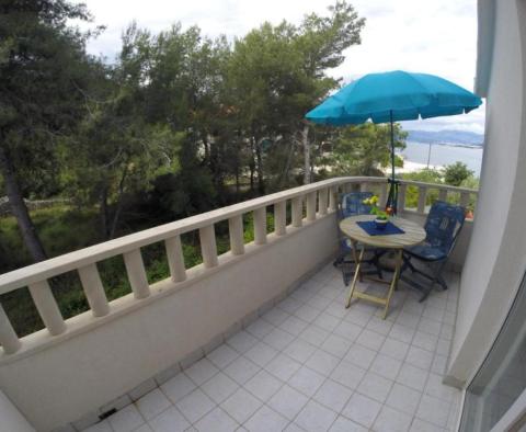 Apart-Haus mit Pool auf Ciovo in der Nähe von Trogir zu verkaufen, 20 Meter vom Strand entfernt - foto 27