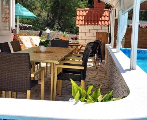 Продается дом с бассейном на Чиово недалеко от Трогира, в 20 метрах от пляжа - фото 7