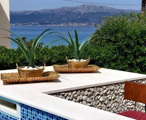 Продается дом с бассейном на Чиово недалеко от Трогира, в 20 метрах от пляжа - фото 4