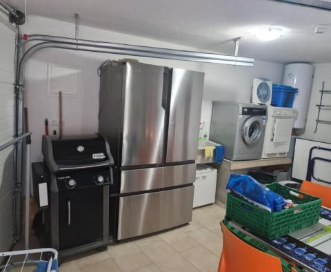 Ház 3 apartmannal 35 m-re a tengertől Lukovo Sugarjében - pic 21