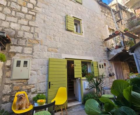 Stylishly renovated stone house in Kastel Luksic only 50 meters from the sea - great price! - pic 4