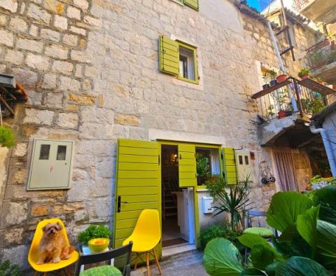 Stylishly renovated stone house in Kastel Luksic only 50 meters from the sea - great price! - pic 6