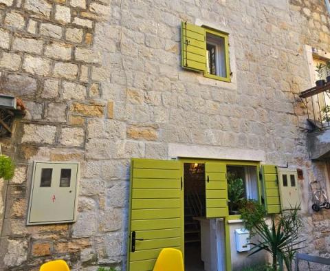 Stilvoll renoviertes Steinhaus in Kastel Luksic, nur 50 Meter vom Meer entfernt – toller Preis! - foto 7