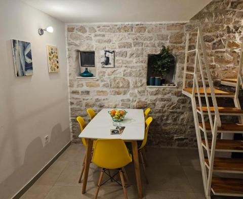Stylishly renovated stone house in Kastel Luksic only 50 meters from the sea - great price! - pic 9
