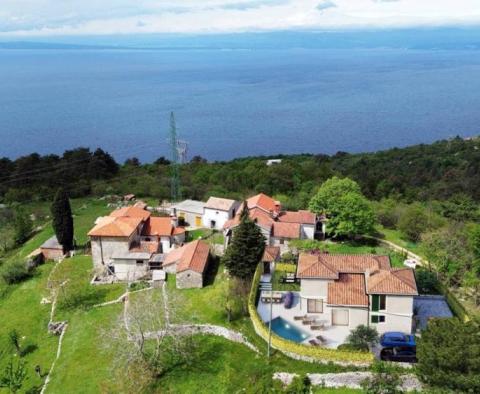 Villa rustique sur la colline, avec piscine, vue mer dans la région d'Opatija - pic 2