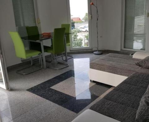 Apart-dům s 5 apartmány v Novi Vinodolski 400 metrů od moře - pic 7