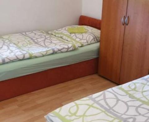5 apartmanos apartmanház Novi Vinodolskiban, 400 méterre a tengertől - pic 16