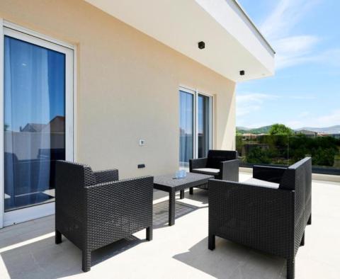 Wunderschöne neue Villa mit 4 Schlafzimmern in der Gegend von Kastela, 390 Meter vom Strand entfernt - foto 29
