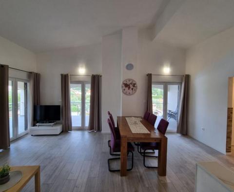 Maison de 5 appartements avec beaucoup de potentiel, dans un endroit calme et magnifique dans la région de Porec - pic 12