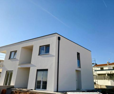 Semi-detached house in Poreč, 3 km from the sea 