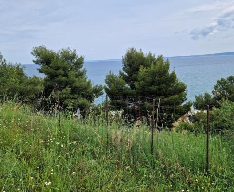 Advantageous land plot with sea views, 60 meters from the sea only 