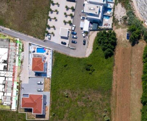 Роскошная вилла с террасами на продажу в районе Задара, всего в 100 метрах от моря - фото 4