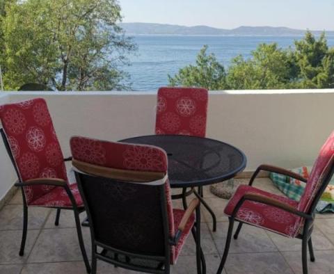 Erstaunliches touristisches Anwesen mit 6 Apartments an der Riviera von Omis, 30 Meter vom Meer entfernt - foto 3
