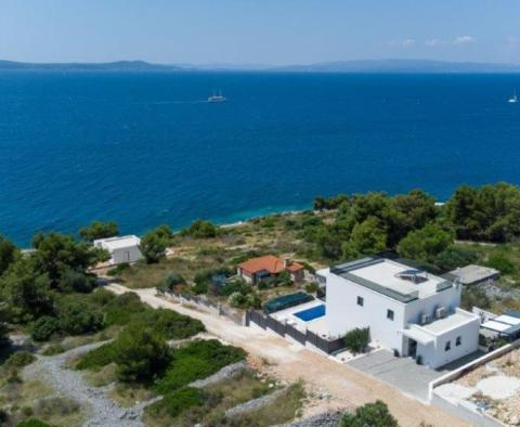Schöne neue Villa auf der Halbinsel Ciovo, nur 100 Meter vom Meer entfernt - foto 3