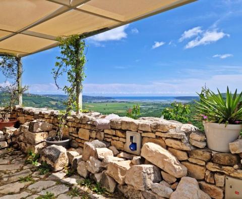 Maison design en pierre avec une vue spectaculaire sur la mer dans la région de Buje - pic 5